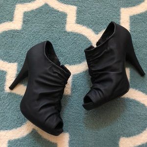 Black bamboo booties